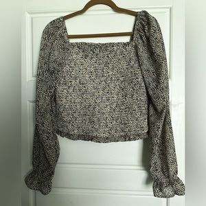 Size Large leopard print long sleeve crop top